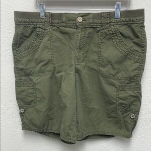 White Stag Women’s Size 14 Olive Green Cargo Shorts